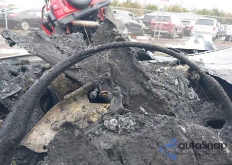 2013 Mercedes-Benz C 250 Sport z USA, uszkodzony, nr VIN WDDGF4HBXDR271147